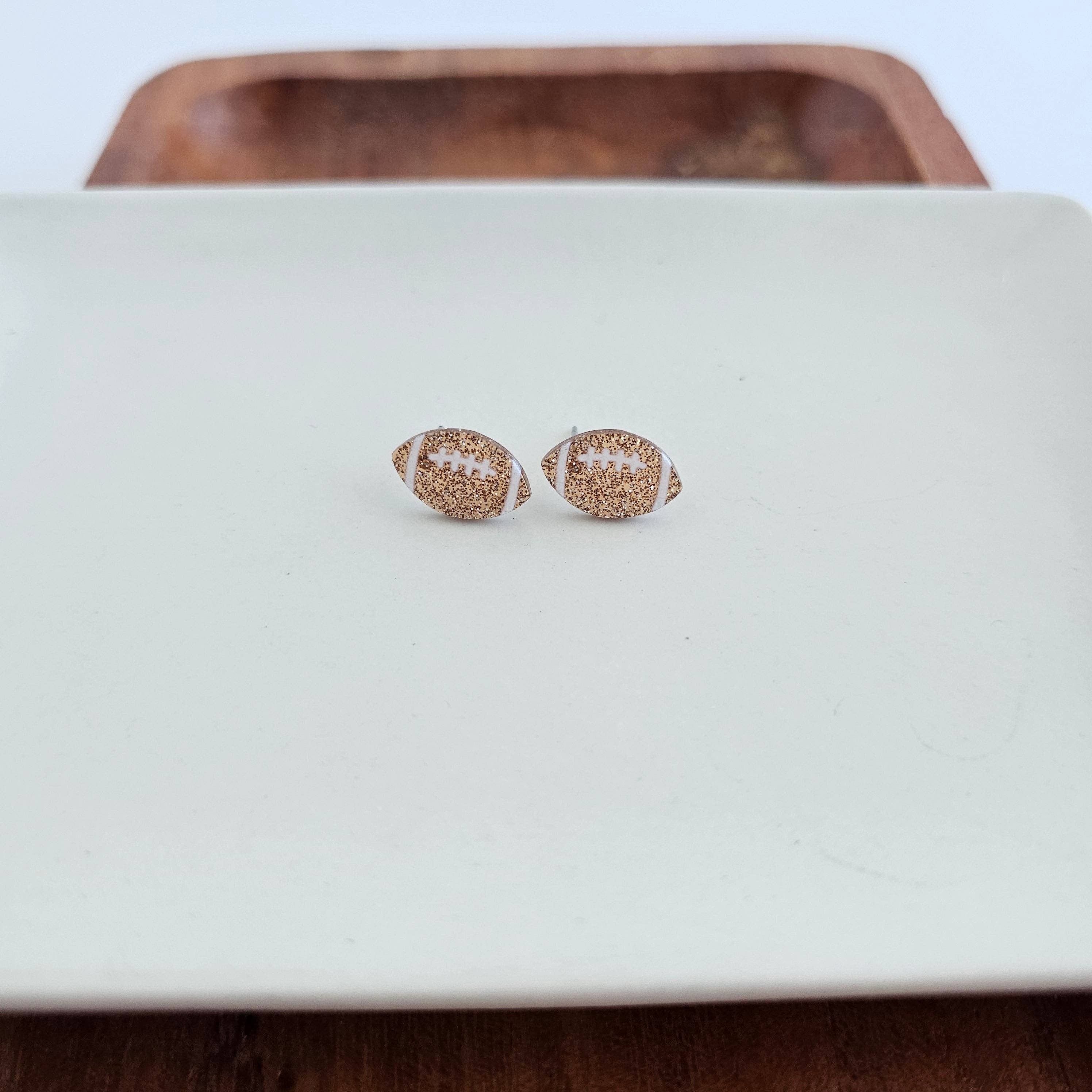 Spiffy & Splendid - Vendita all'ingrosso Orecchini a bottone - Orecchini a Perno con Glitter a Forma di Pallone da Calcio // Giorno della Partita, Gioielli, Orecchini7