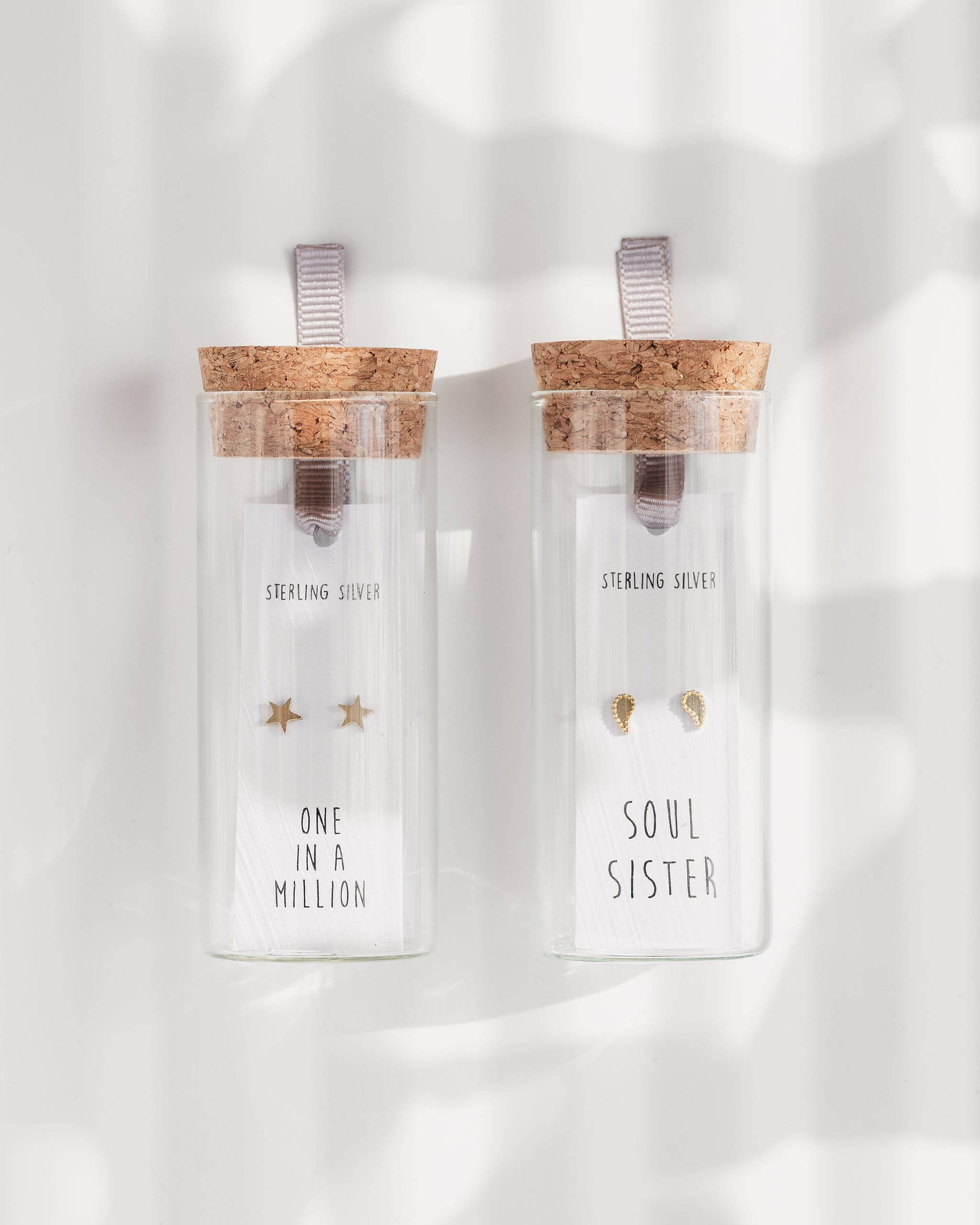 One & Eight - Venta al por mayor Pendientes de botón/aretes de poste - Sentimientos - Uno en un Millón - Pequeños Pendientes2