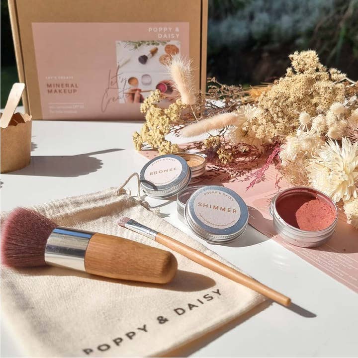 Poppy & Daisy Designs - Wholesale DIY Craft Kit - Kids - Mineral Makeup