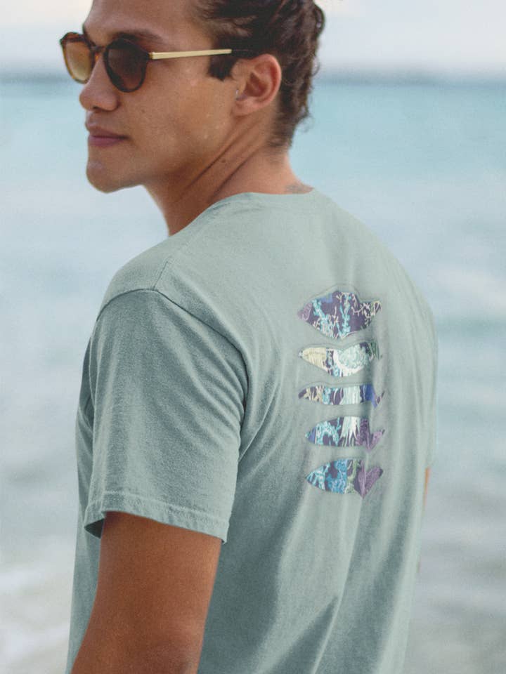 T-shirt déchiré Underwater Paradise pour la vente par Ripped Rags