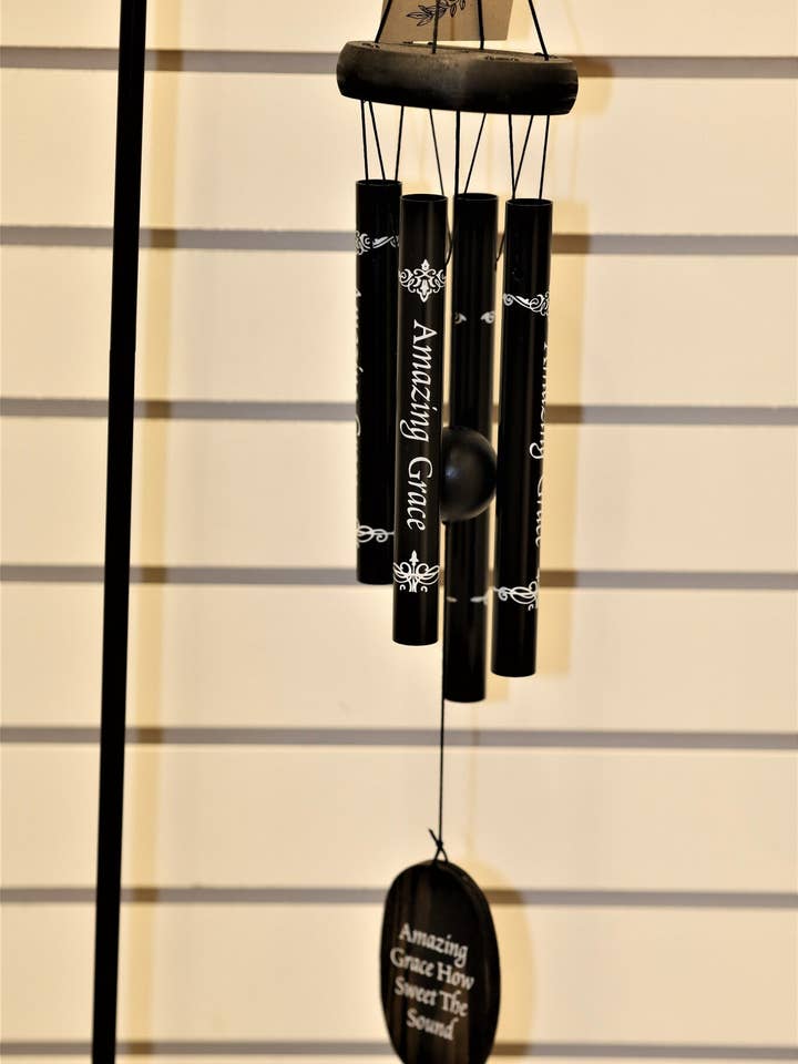 Campanas de viento de madera "Amazing Grace" de 23", negro para venta al por mayor de Tremont Floral Supplies
