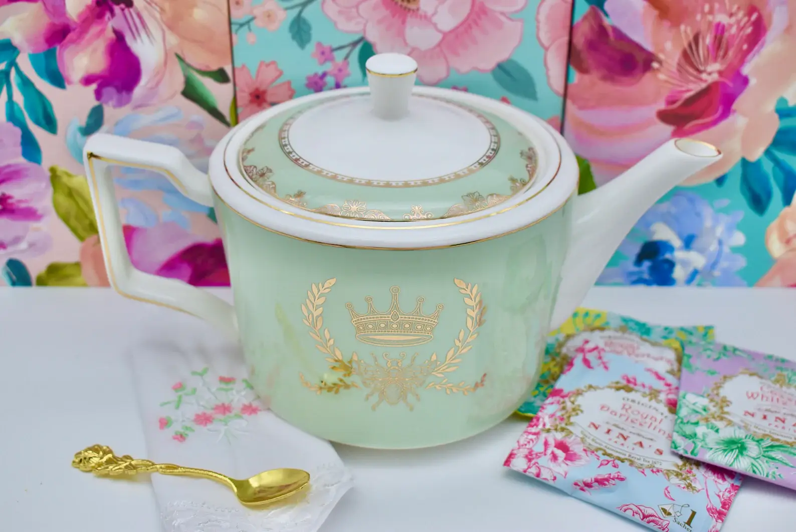 All Little Cute Things - Wholesale Tea Pot - Teapot Regency Gold Decal Queen Bee Mint Green3