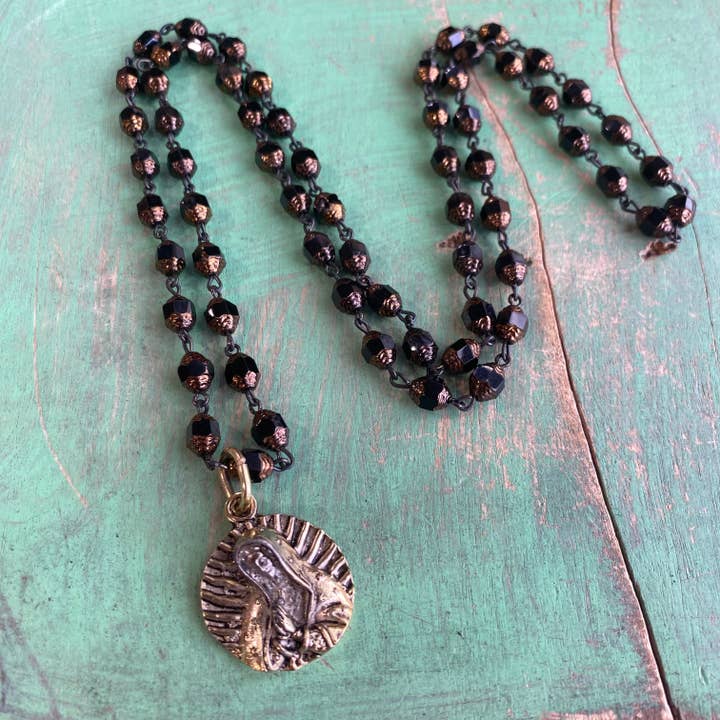 Brun tjekkisk OLG halskæde for engroshandel hos Love and Honor Jesus LLC