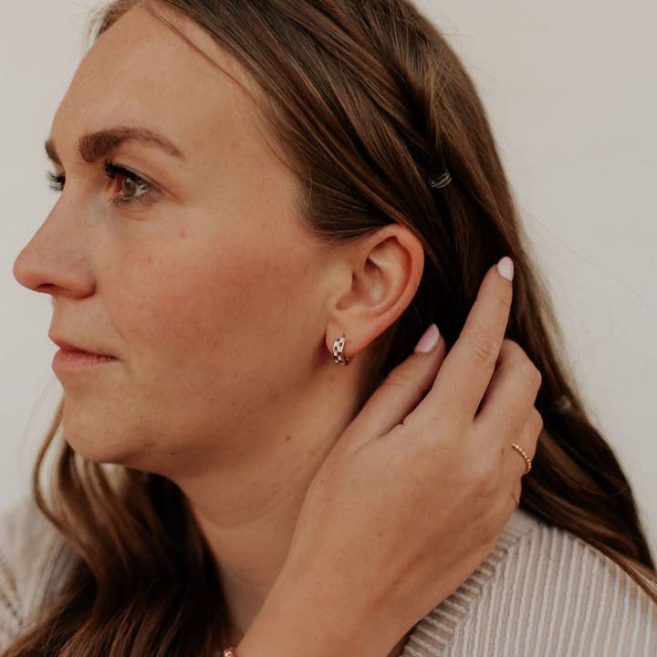 Mauve Jewelry Co. - Wholesale Huggie Earrings - Brown & White Checkered Hoops3
