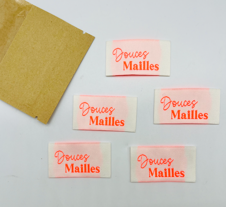 L’Étiquette Home Couture - Wholesale Craft Supplies - Woven Label to Sew: Soft Beige and Fluorescent Knits1