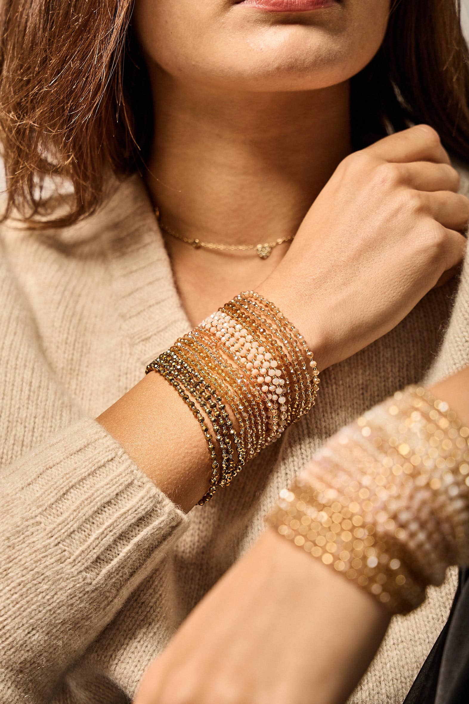 BELLISSIMA BIJOUX - Wholesale Jewelry Set - Set of 40 Elastic Bracelets with Glass Beads in Golden Tones1