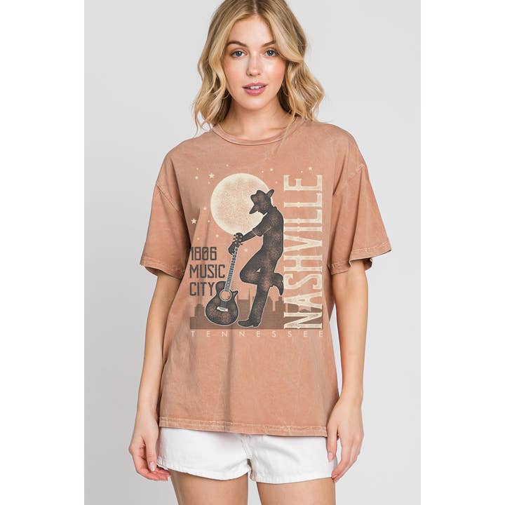 T-SHIRT À MOTIF MINÉRAL NASHVILLE 1806 MUSIC CITY GUITAR MAN pour la vente par HRTandLUV