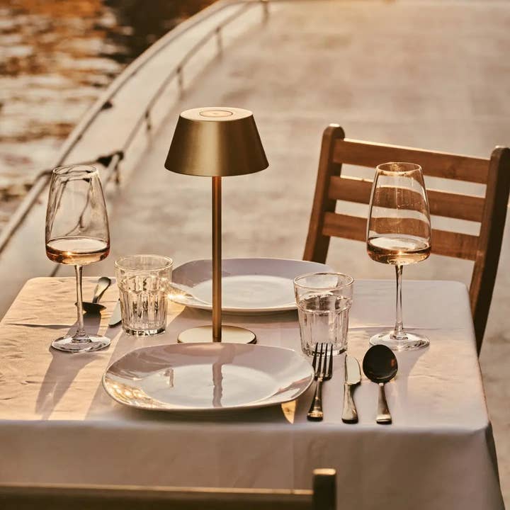 Tavellio - Wholesale Accent/desk lamp - Milou Gold - Table lamp without Cable l Modern, Design & 3 Light Modes1