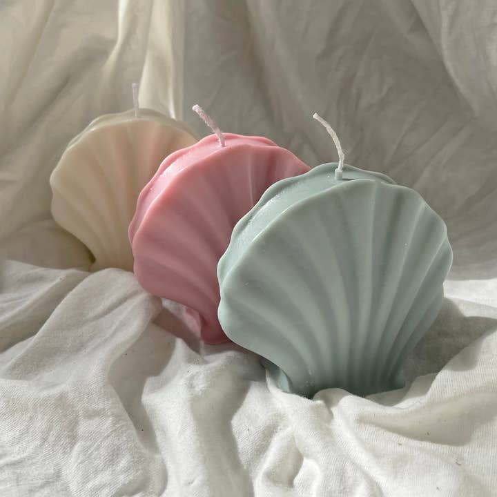 Sculpture Shell Shaped Abstract Soy & BeesWax Candle for wholesale by YUI BROOKLYN