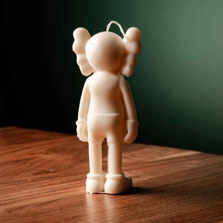 Allure CA – Großhandel Geschenkkerze – Kaws Companion (stehend) Kerze – Künstlerische Interpretation4