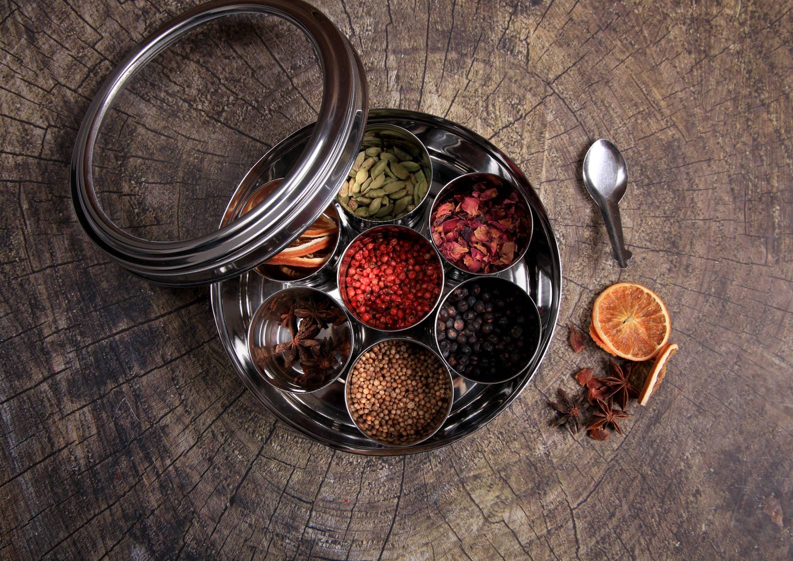 Spice Kitchen – wholesale DIY drink kit – Gin Botanicals Tin with 7 Botanicals | Spice Kitchen 1