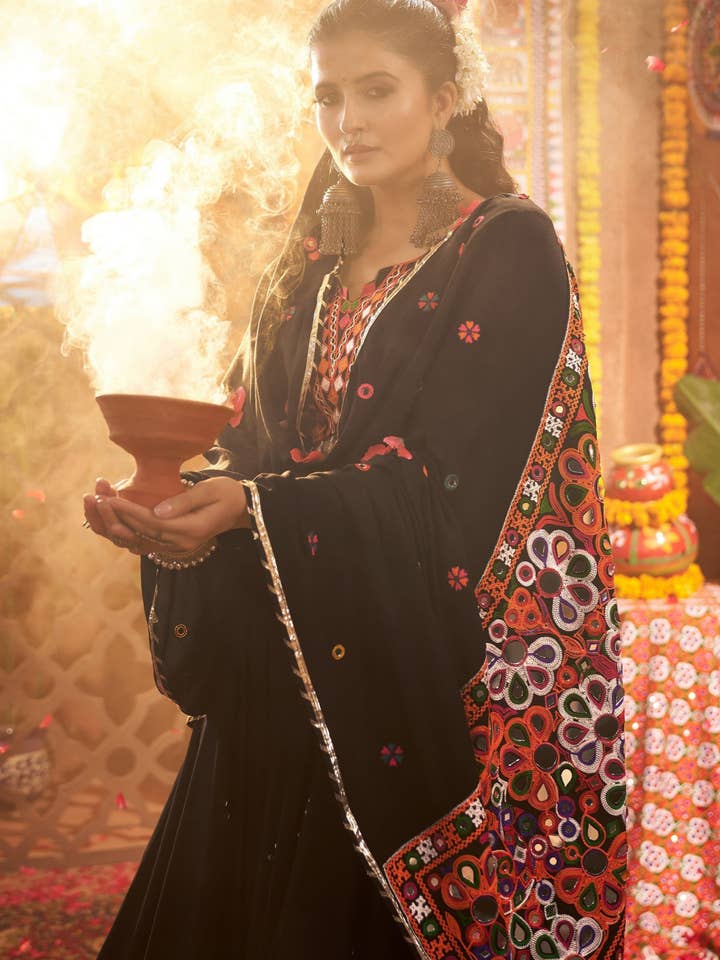 HATKE BRIDE - Wholesale Top & skirt set – Women's - Black Viscose Cotton Navratri Chaniya Choli For Indian Garba (9 Meters Flair) - Kutchi Patch Work, Thread Embroidery Work, Real Mirror Work8