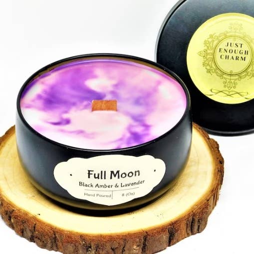 Candela profumata Full Moon Black Amber & Lavanda per la vendita all'ingrosso da parte di Just Enough Charm