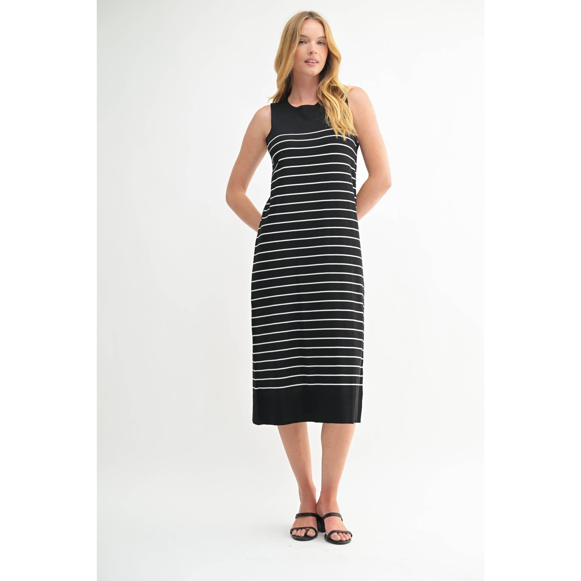 FUN2FUN - Vendita all'ingrosso Vestito - Donna - Abito midi senza maniche a righe con scollo rotondo.24