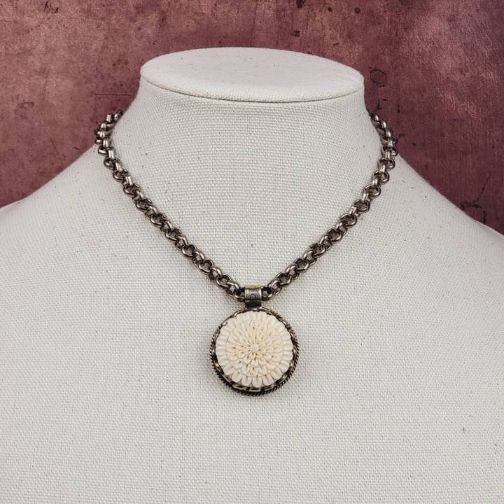 ZINC Designs - Wholesale Pendant/Charm Necklace - Bone Flower Tibetan Pendant Chain Necklace