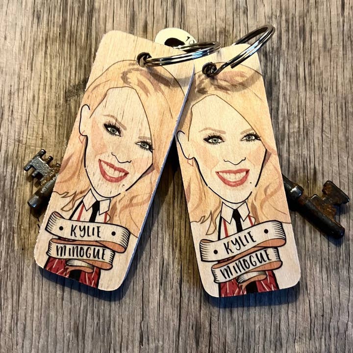 Llavero de madera con el personaje de Kylie Minogue para venta al por mayor de Wotmalike