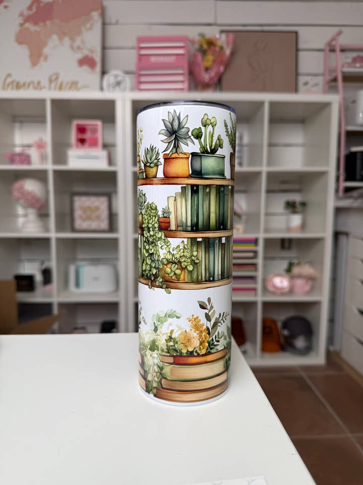 Gobelet 20oz Étagère & Plantes, Rafraîchisseur Livres et Plantes pour la vente par Selena Marie LLC