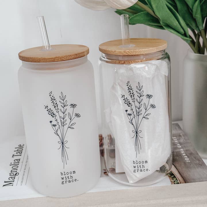 Emma K Designs - Wholesale Drinking Glass/Cup - Bloom With Grace 16oz Glass Cup with Bamboo Lid6