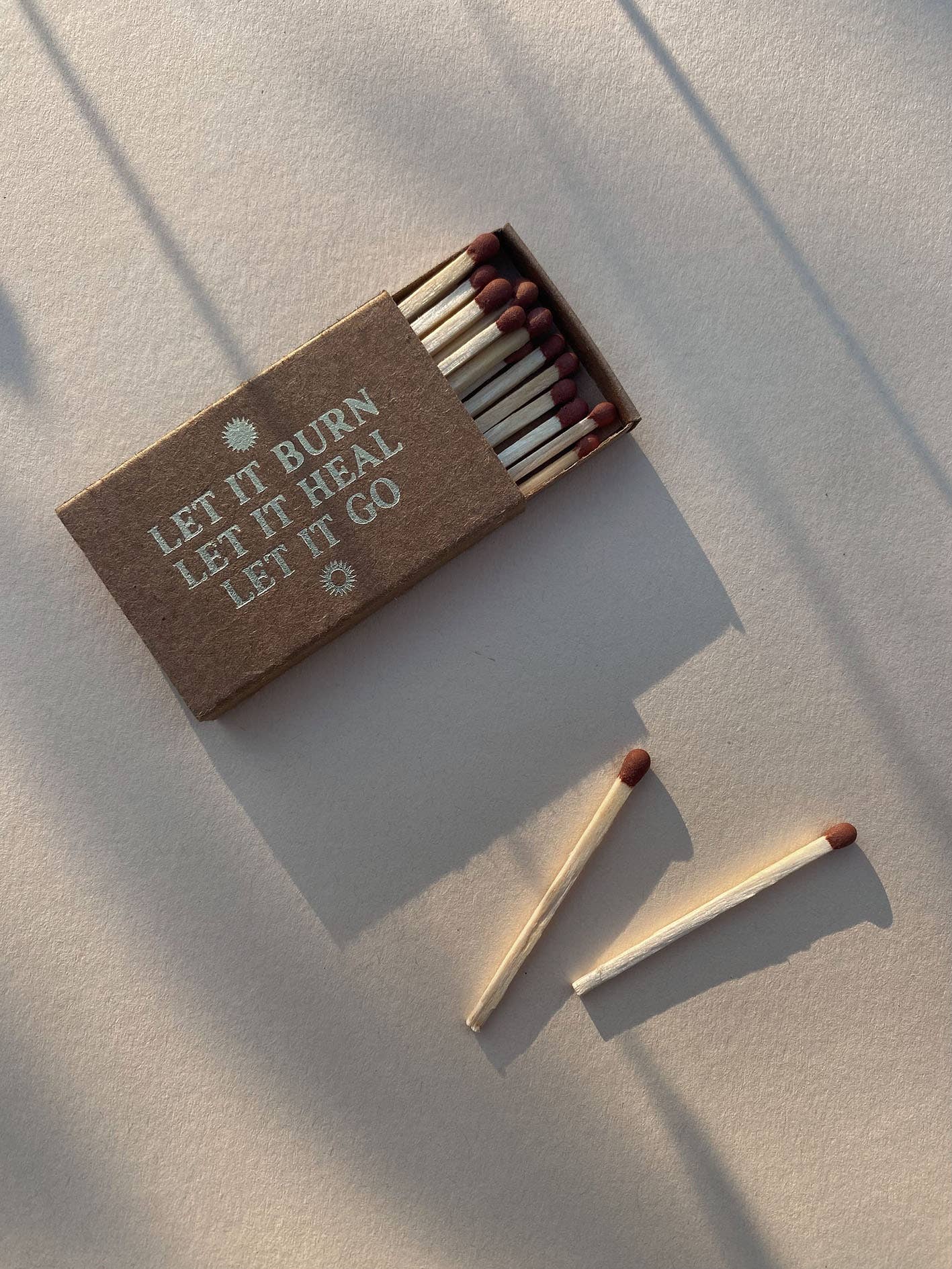 Anna Cosma - Venta al por mayor Conjunto de bolsas de regalo - Set de regalo con bolsa, cuaderno y marcador con estampado dorado5