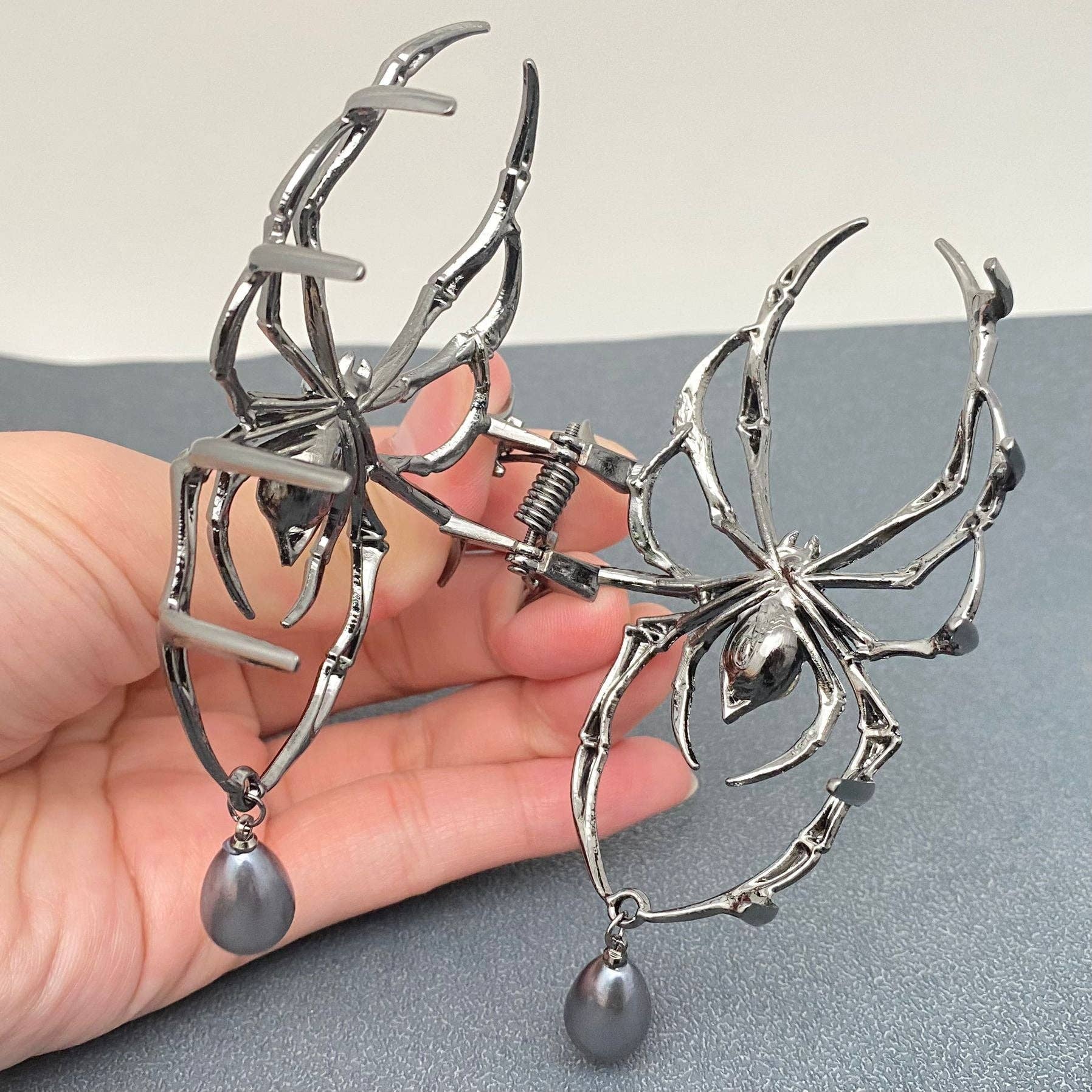 Mio Queena – Großhandel Haarclip – Damen – Große gotische Haarspange mit Spinnendesign - GT2