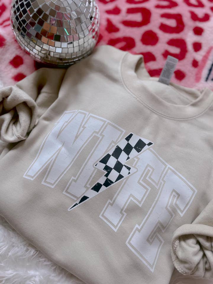 Sweatshirt mit Wife-Grafik für den Großhandel von Front Porch Boutique