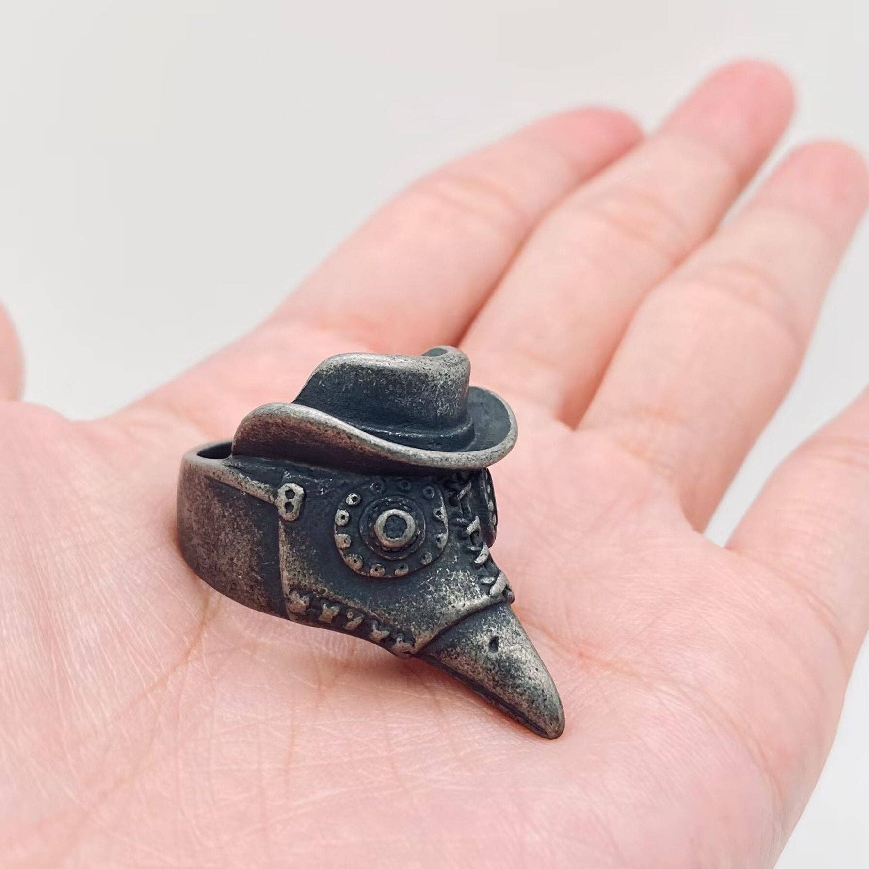 Mio Queena - Venta al por mayor Anillo de sello - Sombrero con forma de cabeza de cuervo con forma de esqueleto, anillo de acero inoxidable para hombre, MJ/MR9