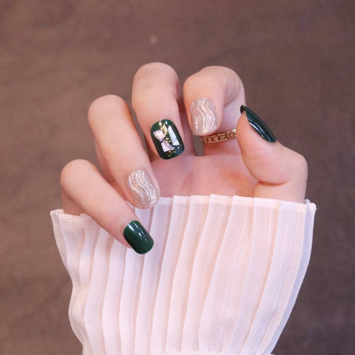 Verde Oscuro Esmeralda oscura ovalada corta, cuadrada, prensa sobre uñas con ondas de venta al por mayor en Faire