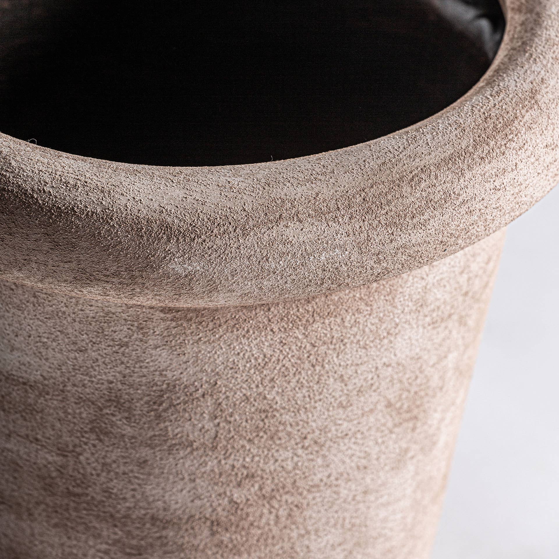 Kodu – Engroshandel Plantekrukke – Keramikvase i lysebrun farve, 28x28x36 cm1