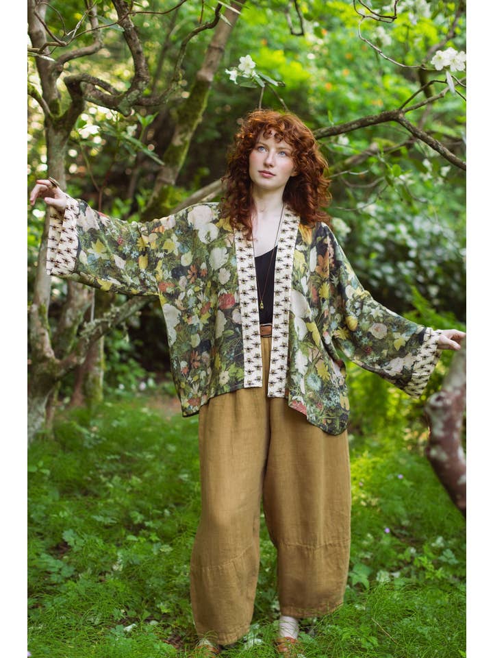 Market of Stars (USA) - Wholesale Kimono - Women's - I Dream In Flowers Pixie Duster Cropped Kimono w/ Bees1