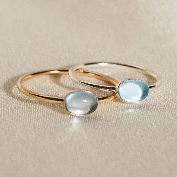 Bague en pierre précieuse de topaze bleue pour la vente par Emery and Opal