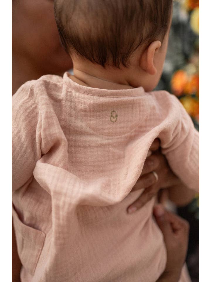 Nude Peche Baby jumpsuit 100% organic cotton gauze Nude-Peach for wholesale on Faire1