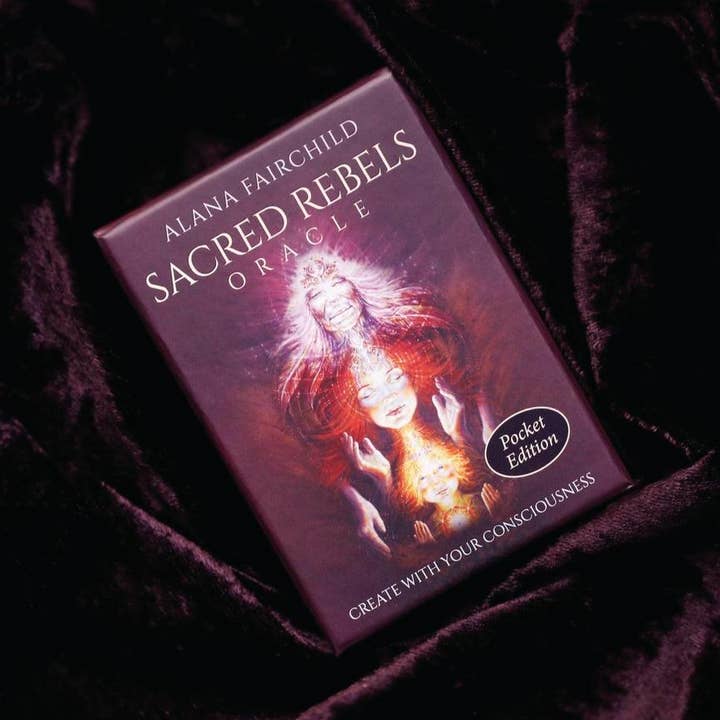 Mini-Grimorio de lo Conocido | Oráculo de Rebeldes Sagrados Edición de Bolsillo para venta al por mayor de Maison du Corbeau