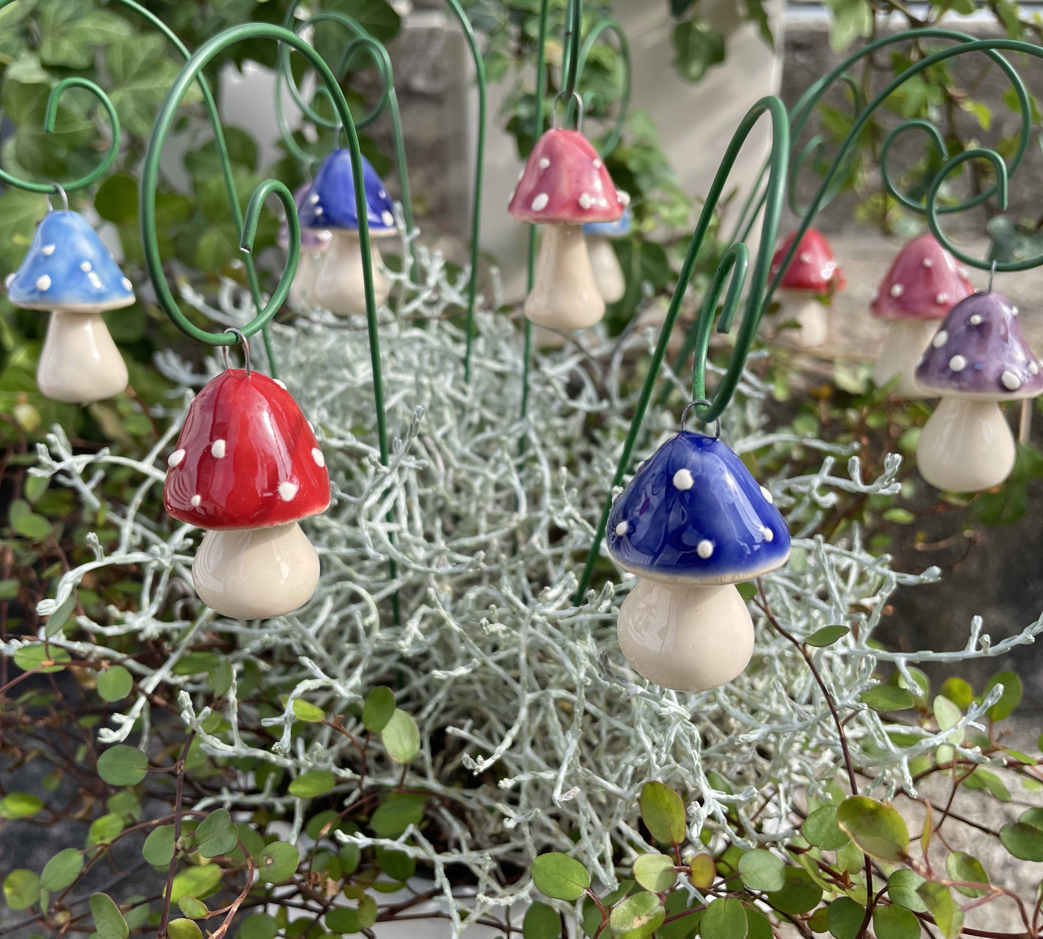 Pannonhem AB. – wholesale Gräspiggar – Hängande keramiksvamp med stjälk, växtpinne3