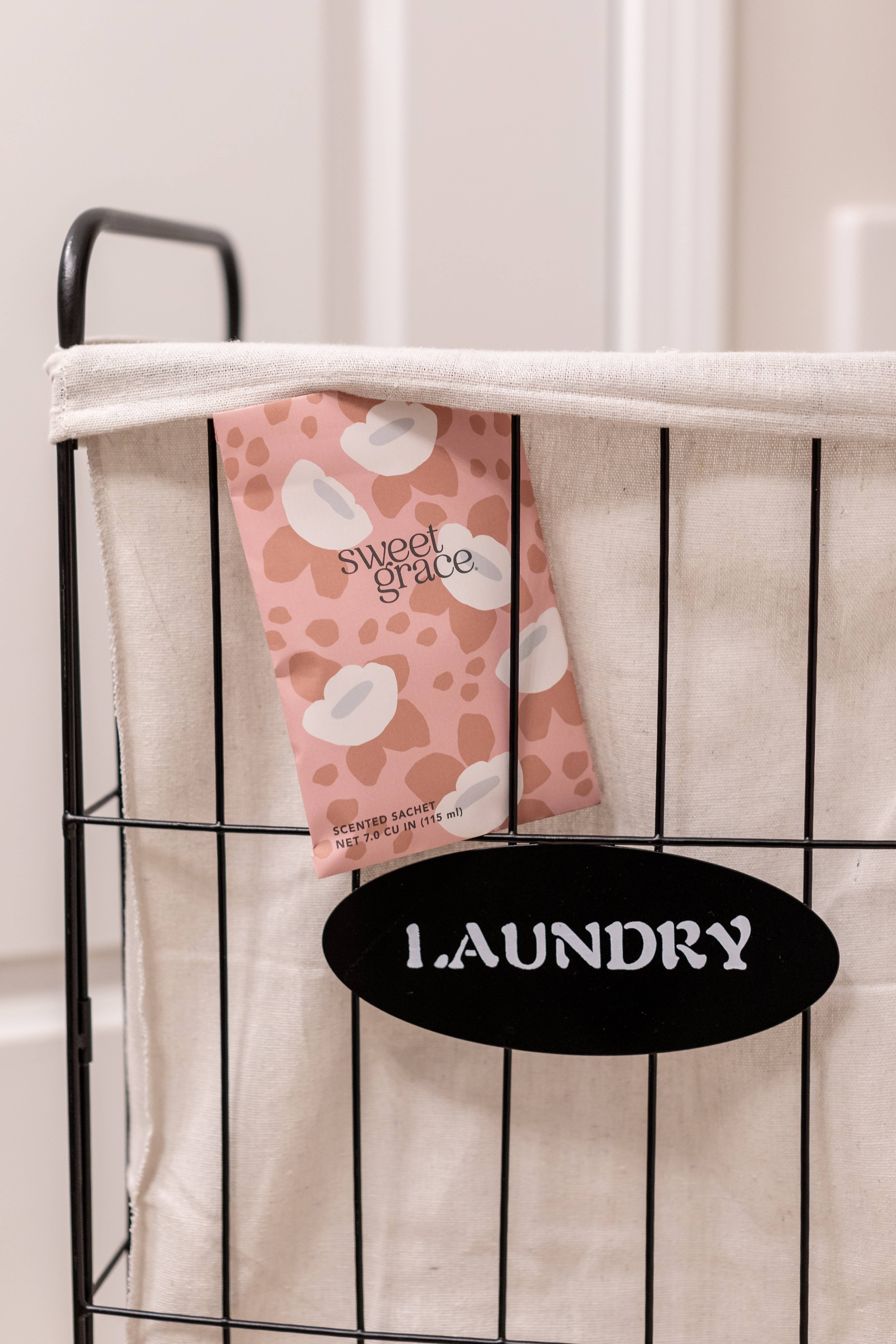 Bridgewater Candle Company - Wholesale Sachet - Sweet Grace Modern Flower Sachet 9 Pack10