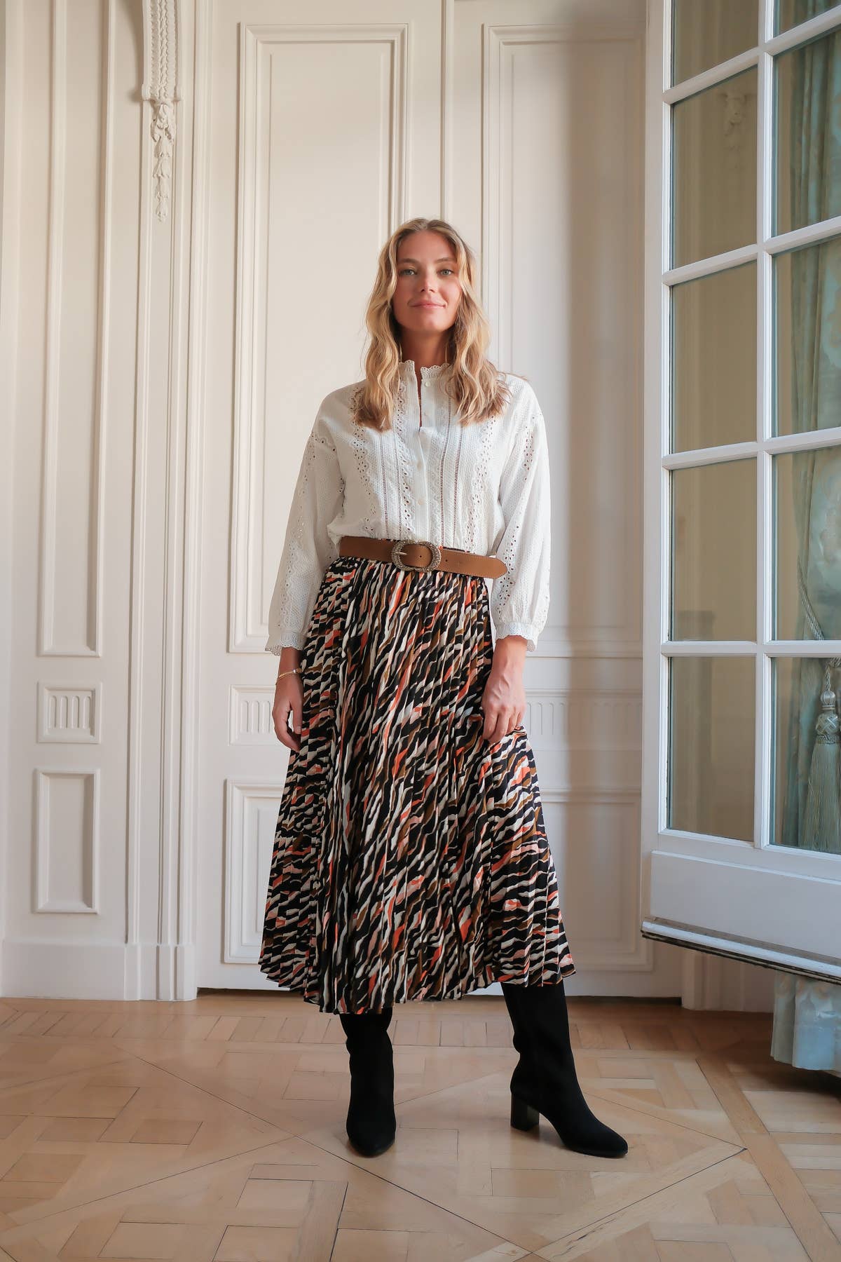 BLACK Long pleated skirt with tiger print for wholesale on Faire3