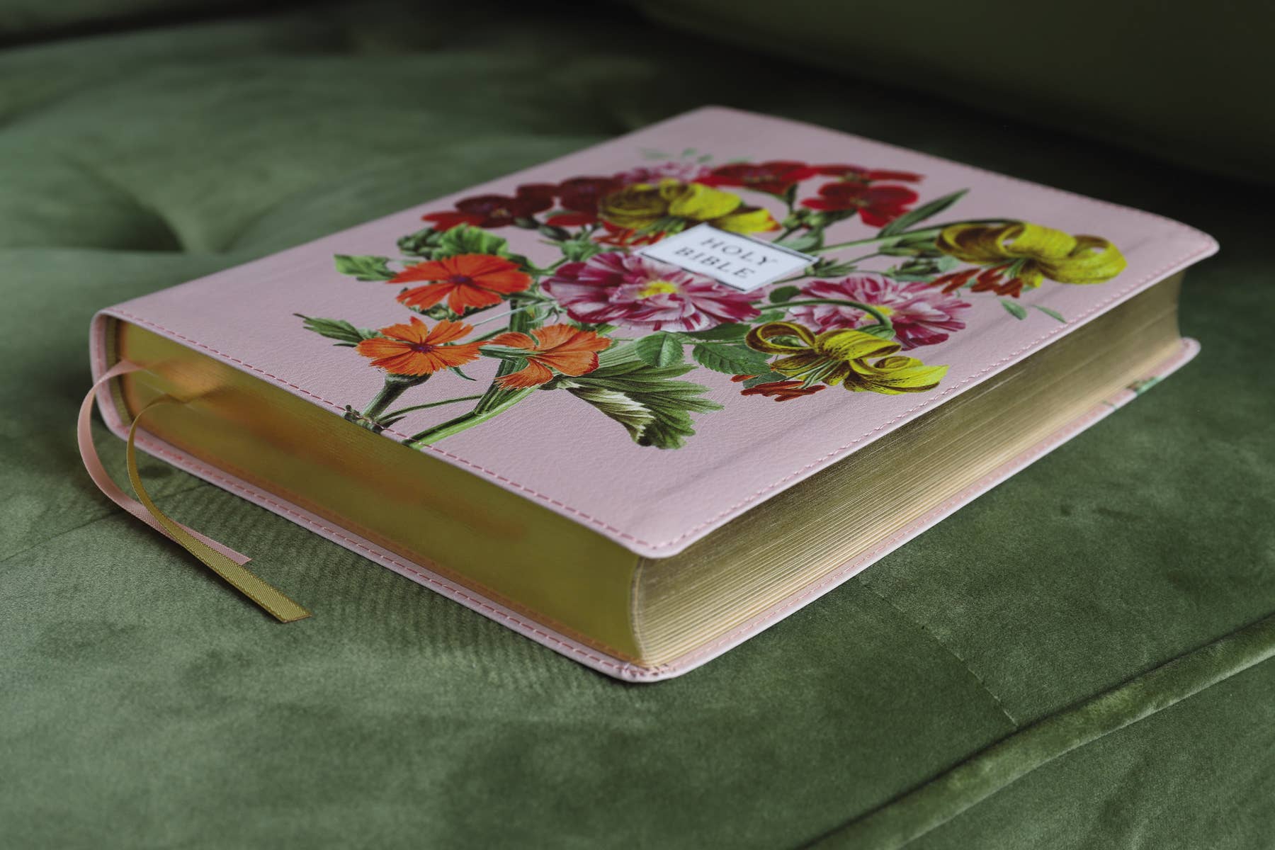 HarperCollins Christian Publishing - Wholesale Religion - NIV Artisan Collection Bible Leathersoft Blush Floral5