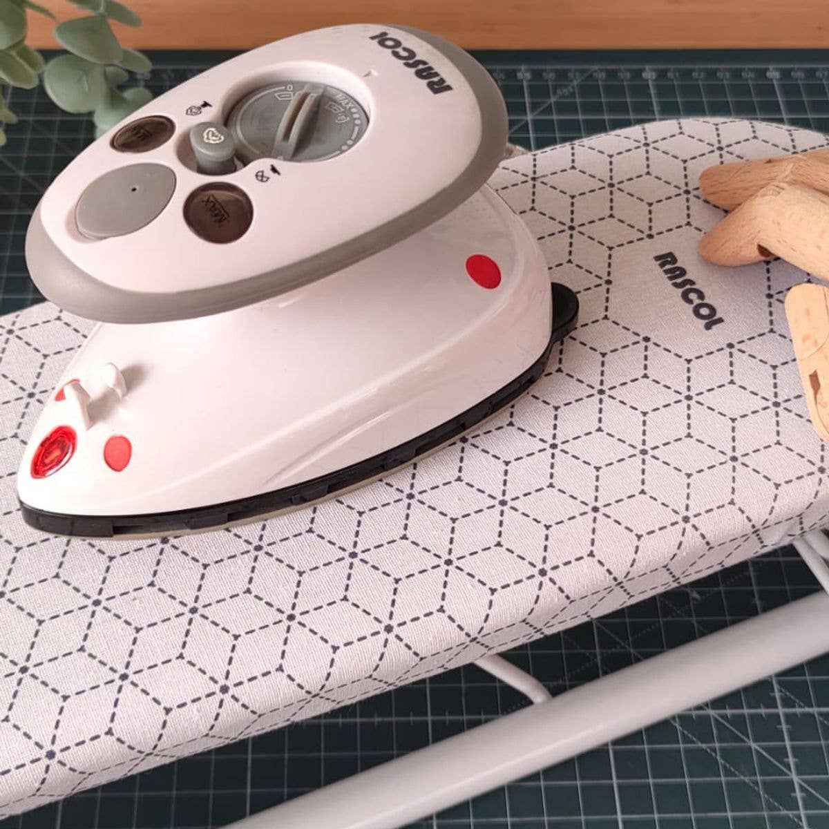 Rascol - Wholesale Craft Tool - Jeannette ironing3