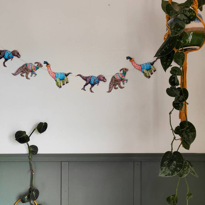 Ghirlanda di Dinosauri con Maglioni - Decorazione per la Cameretta per la vendita all'ingrosso da parte di Beth Goodwin Designs