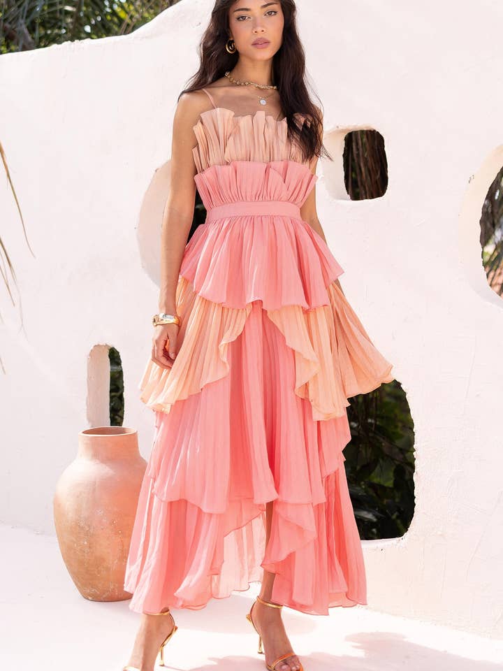 Lang kjole med plisserede lag og flæser for engroshandel hos Strut & Bolt