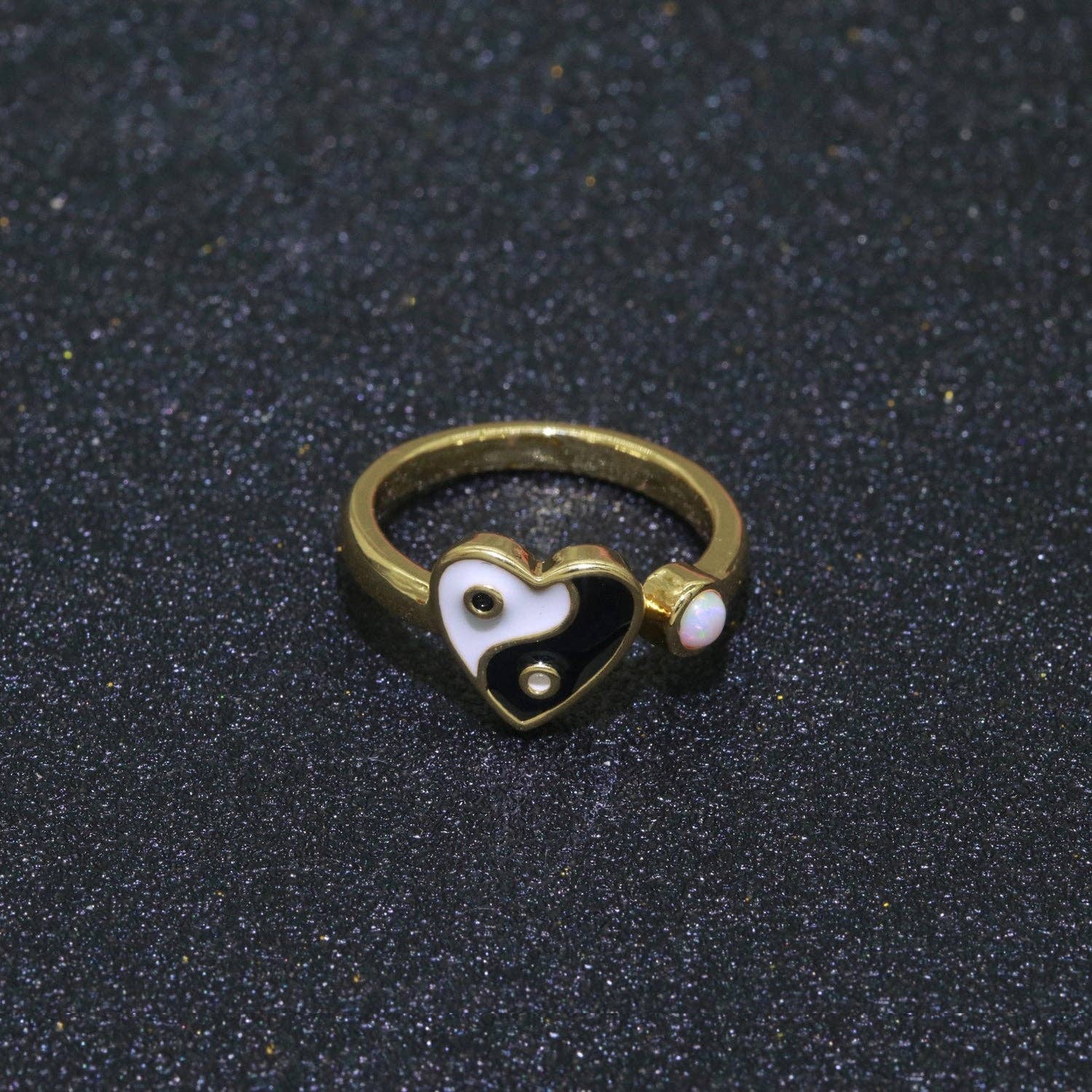 Aim Eternal - Vente Bague de cocktail/de cérémonie - Bague Yin Yang délicate, bague ouverte en forme de cœur ajustable en or, bague en émail fluo coloré, bague empilable noir, blanc, rose, bleu, vert pour femme3