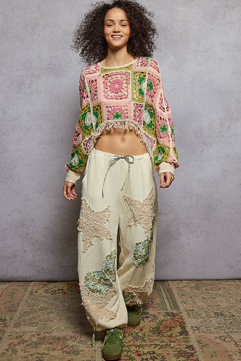 ROSE MULTI Haut court ajusté en crochet à manches longues et col rond en vente sur Faire4