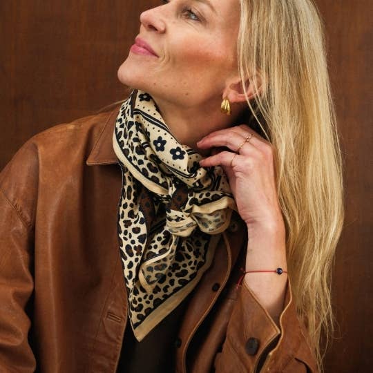 Love Explorers - Venta al por mayor Pañuelo para la cabeza - Mujer - Pañuelo grande esencial con estampado de leopardo y flores en marrón3