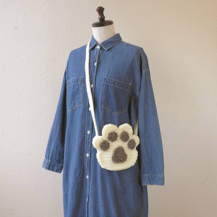 「FUNJI」In Japan - Wholesale DIY craft kit - Cat Paw Crochet Purse DIY Kit | Handmade Pom Pom Loop Bag | 6