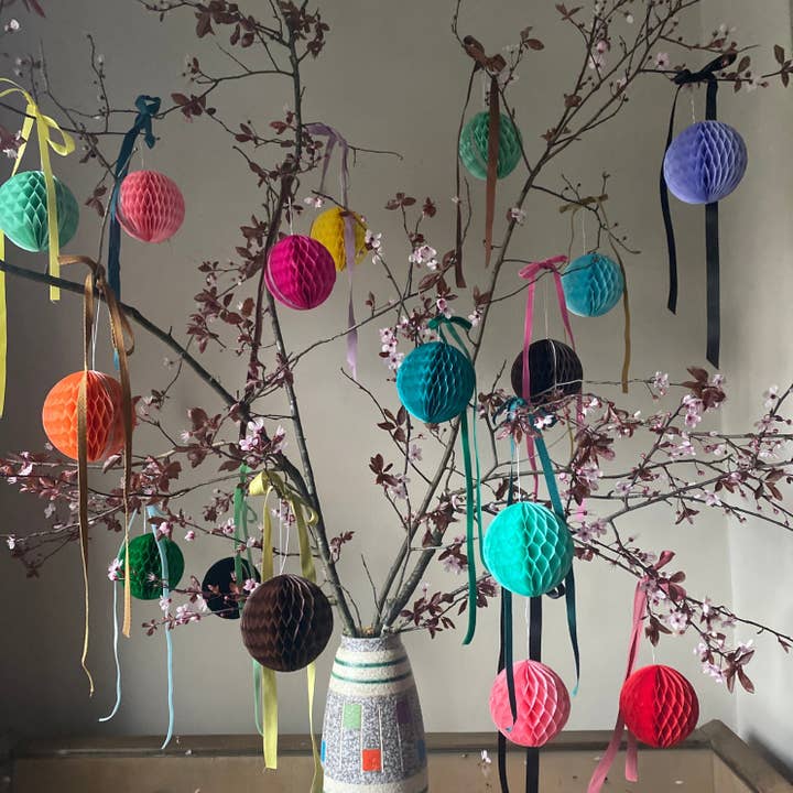 Petra Boase Ltd – Großhandel Verzierung – Papierball Dekoration — 6 Stück — Hellblau