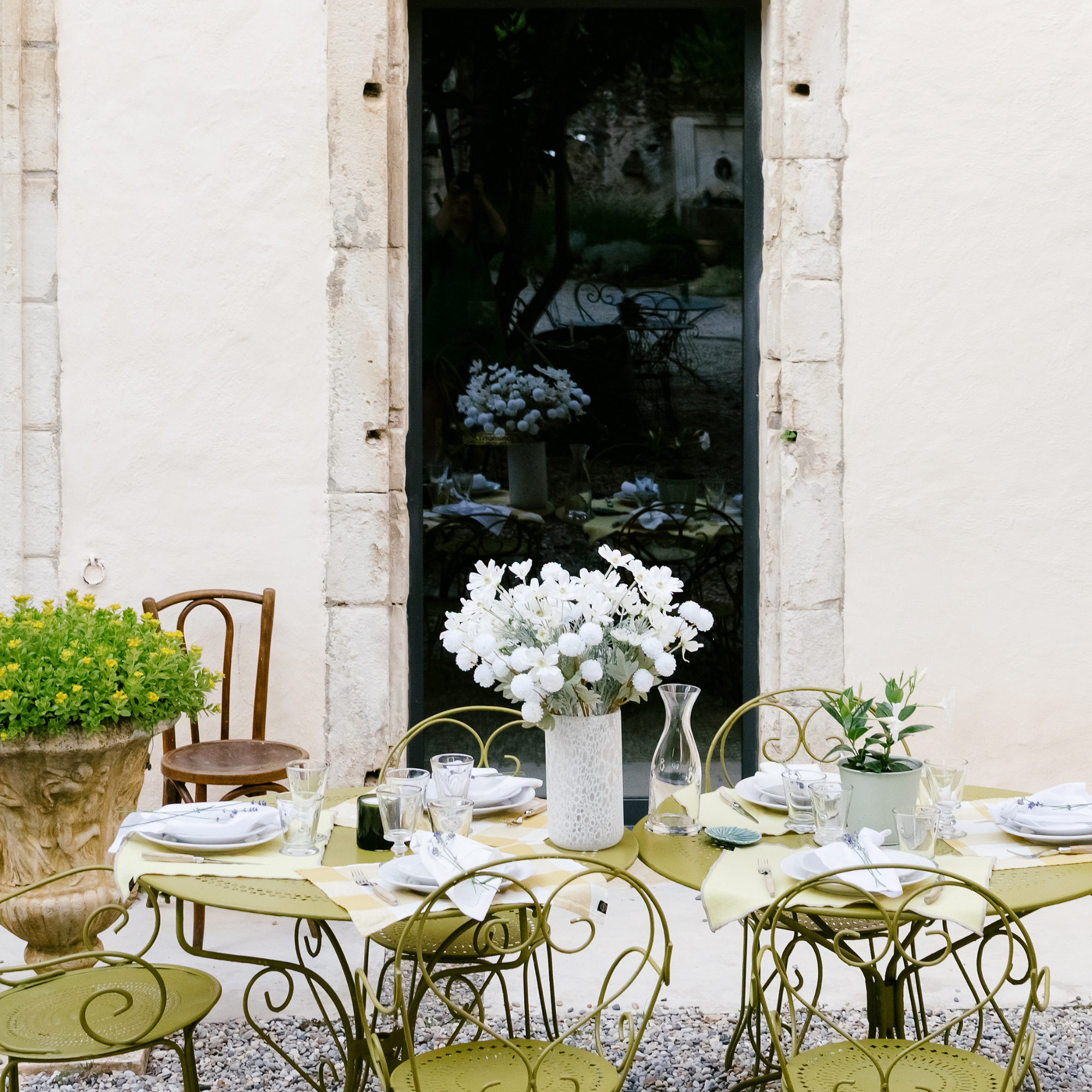 La Rochere - Wholesale Dinner Plate - Bee Ceramic Dessert Plates — Set of 41