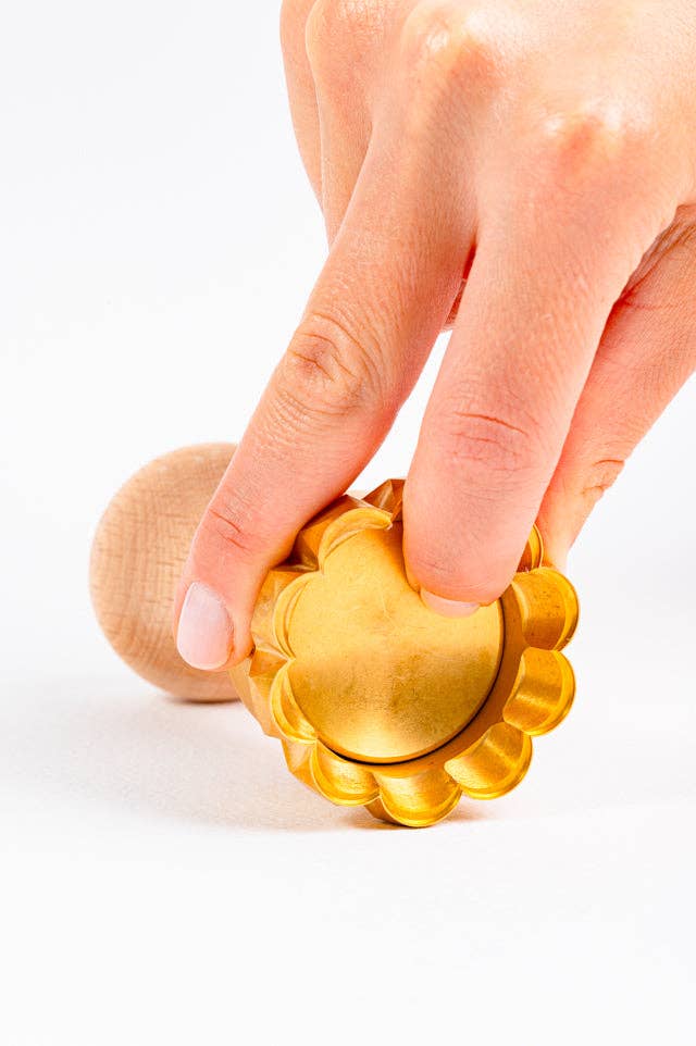 LA GONDOLA – wholesale Kitchen tool/gadget – Round Flower Ravioli  Pasta Cutter, Stamp in brass 9