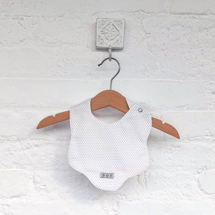 Impression de point gris Bib pour la vente par Dot baby