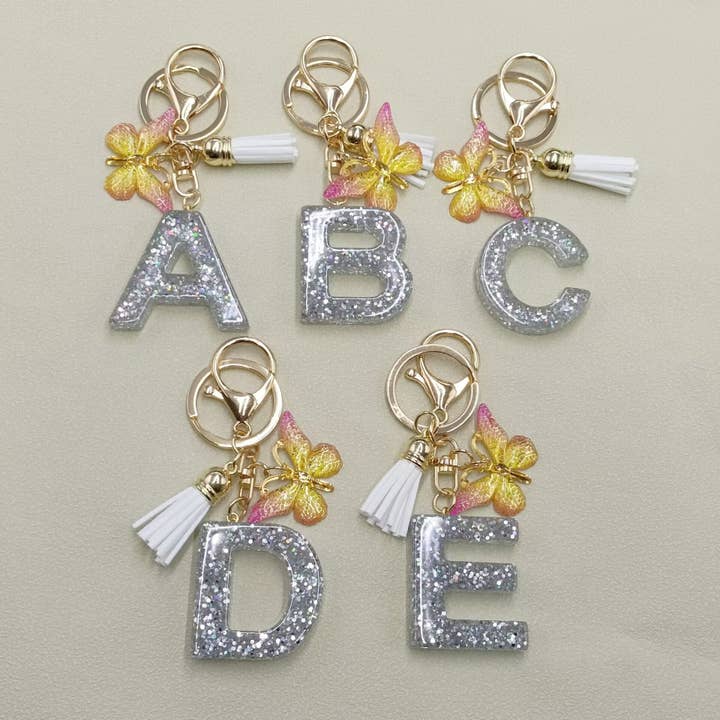 Ciondolo Portachiavi con Iniziali in Resina Argentata con Paillettes per Borsa per la vendita all'ingrosso da parte di Mio Queena