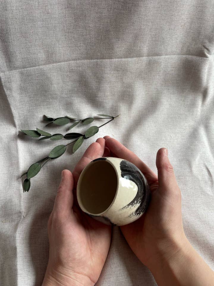 Makers Mark Mini Salière en Céramique Faite à la Main pour la vente par Charlotte Manser Ceramics