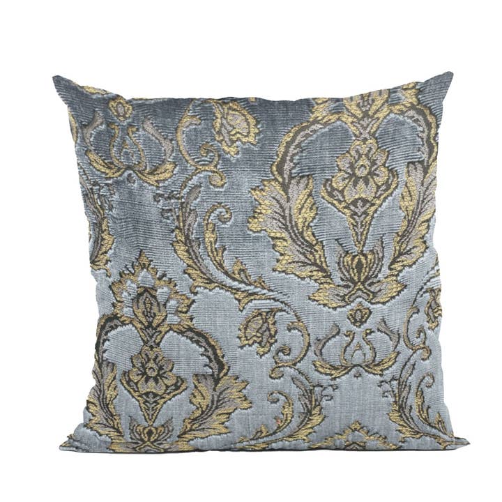 Coussin de Luxe en Velours Gris Or Damassé Grandeur Plutus Versailles pour la vente par Plutus Home Brands